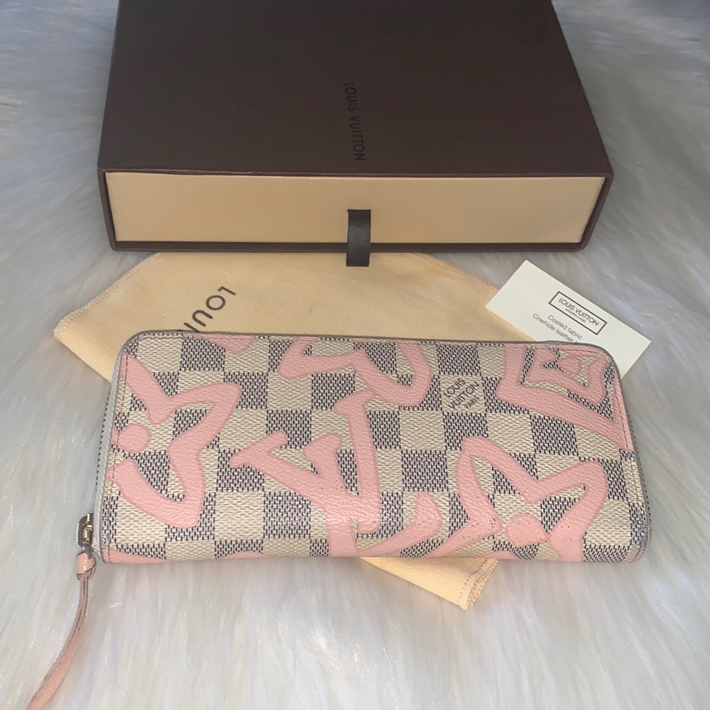 Louis Vuitton Tahiti GM Clemence Leather Round Wallet